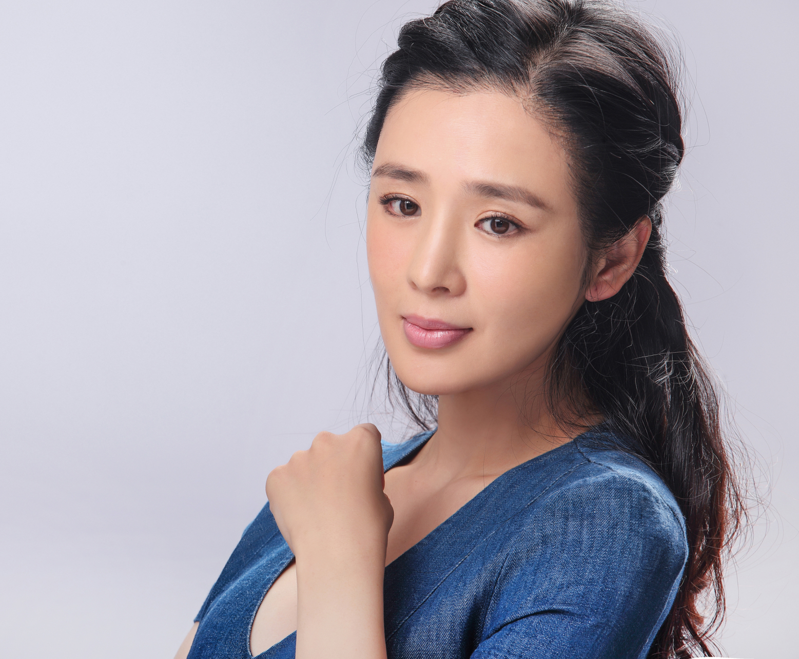 她叫周显欣,在《觉醒年代》里饰演陈独秀的妻子